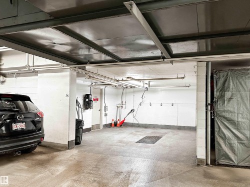 1804 9720 106 Street, Edmonton, AB - Indoor Photo Showing Garage