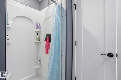 14704 61A Street, Edmonton, AB - Indoor Photo Showing Bathroom