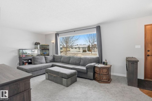 14704 61A Street, Edmonton, AB - Indoor Photo Showing Living Room