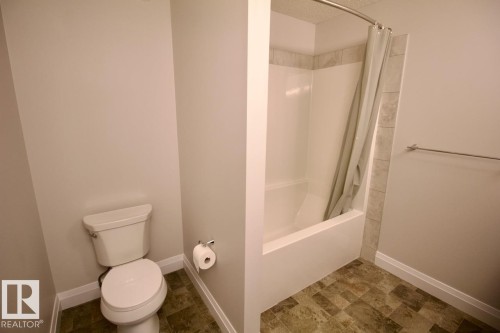Upper 1929 Davidson Wynd, Edmonton, AB - Indoor Photo Showing Bathroom