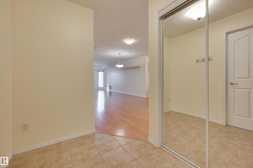 336 9008 99 Avenue, Edmonton, AB - Indoor Photo Showing Other Room