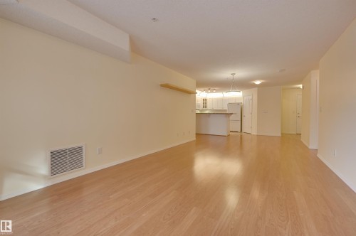 336 9008 99 Avenue, Edmonton, AB - Indoor Photo Showing Other Room