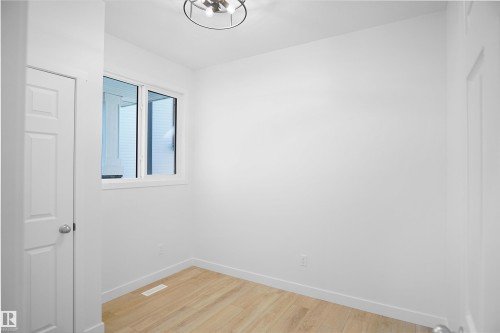 2603 15 Avenue, Edmonton, AB - Indoor Photo Showing Other Room