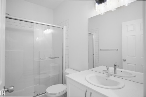 2603 15 Avenue, Edmonton, AB - Indoor Photo Showing Bathroom