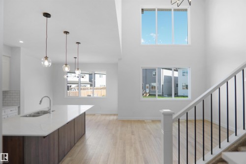 2603 15 Avenue, Edmonton, AB - Indoor Photo Showing Kitchen With Upgraded Kitchen