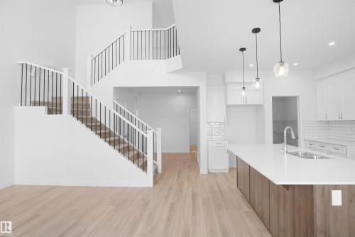 2603 15 Avenue, Edmonton, AB - Indoor Photo Showing Kitchen With Upgraded Kitchen