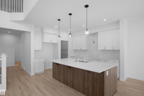 2603 15 Avenue, Edmonton, AB - Indoor Photo Showing Kitchen With Upgraded Kitchen