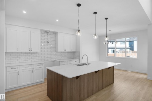 2603 15 Avenue, Edmonton, AB - Indoor Photo Showing Kitchen With Upgraded Kitchen