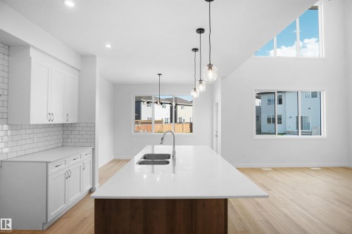2603 15 Avenue, Edmonton, AB - Indoor Photo Showing Kitchen With Double Sink With Upgraded Kitchen