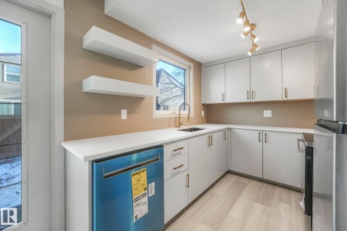 81 Willowdale Place, Edmonton, AB - Indoor Photo Showing Kitchen