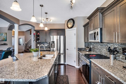 1539 Chapman Way Sw, Edmonton, AB - Indoor Photo Showing Kitchen With Stainless Steel Kitchen With Double Sink With Upgraded Kitchen
