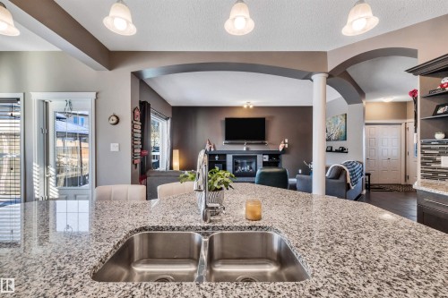 1539 Chapman Way Sw, Edmonton, AB - Indoor Photo Showing Kitchen With Double Sink With Upgraded Kitchen