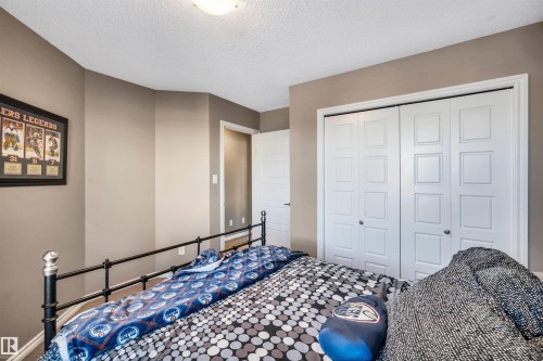 1539 Chapman Way Sw, Edmonton, AB - Indoor Photo Showing Bedroom