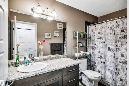 1539 Chapman Way Sw, Edmonton, AB - Indoor Photo Showing Bathroom