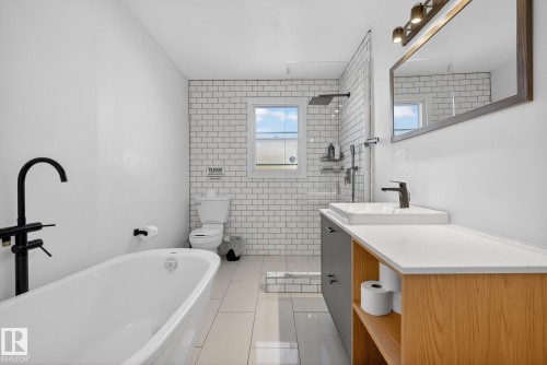 9616 64 Street, Edmonton, AB - Indoor Photo Showing Bathroom