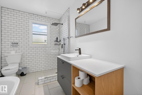 9616 64 Street, Edmonton, AB - Indoor Photo Showing Bathroom