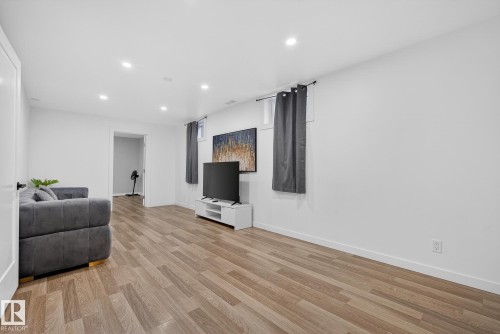 9616 64 Street, Edmonton, AB - Indoor