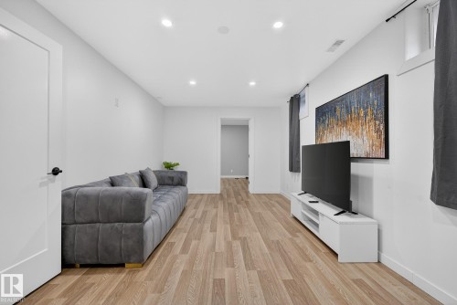 9616 64 Street, Edmonton, AB - Indoor