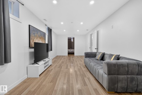 9616 64 Street, Edmonton, AB - Indoor Photo Showing Living Room