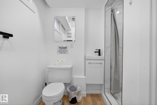9616 64 Street, Edmonton, AB - Indoor Photo Showing Bathroom