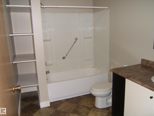 4901 47 Avenue, Myrnam, AB - Indoor Photo Showing Bathroom