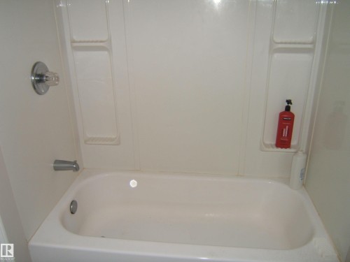 4901 47 Avenue, Myrnam, AB - Indoor Photo Showing Bathroom