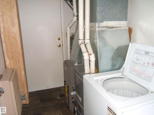 4901 47 Avenue, Myrnam, AB - Indoor Photo Showing Laundry Room