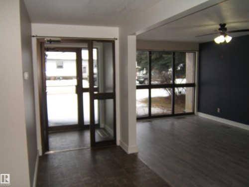 4901 47 Avenue, Myrnam, AB - Indoor Photo Showing Other Room