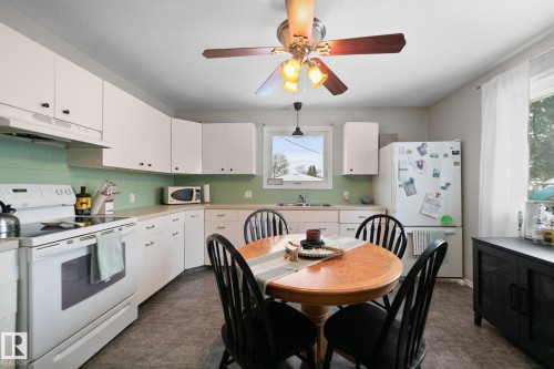 5228 53 Avenue, Viking, AB - Indoor