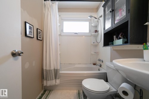 5228 53 Avenue, Viking, AB - Indoor Photo Showing Bathroom