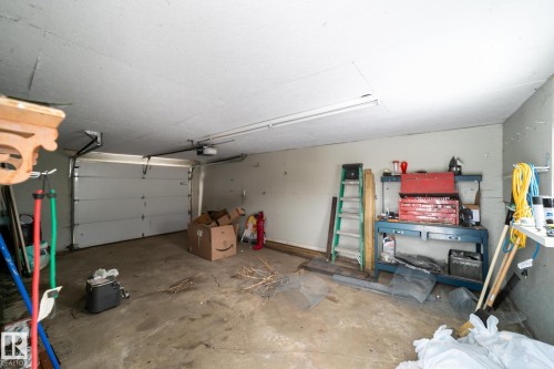 5228 53 Avenue, Viking, AB - Indoor Photo Showing Garage