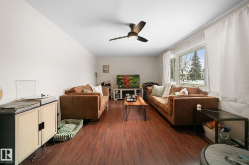 5228 53 Avenue, Viking, AB - Indoor
