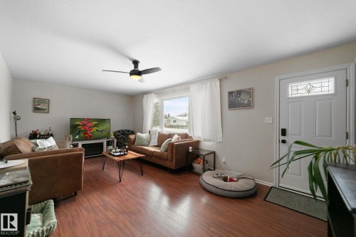 5228 53 Avenue, Viking, AB - Indoor