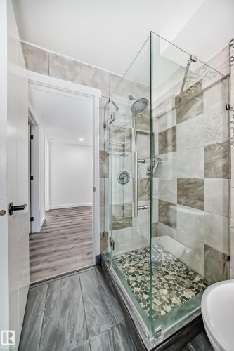 3426 135A Avenue, Edmonton, AB - Indoor Photo Showing Bathroom