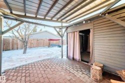 Outdoor Living Area. - 