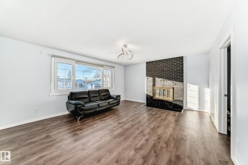 3426 135A Avenue, Edmonton, AB - Indoor Photo Showing Living Room