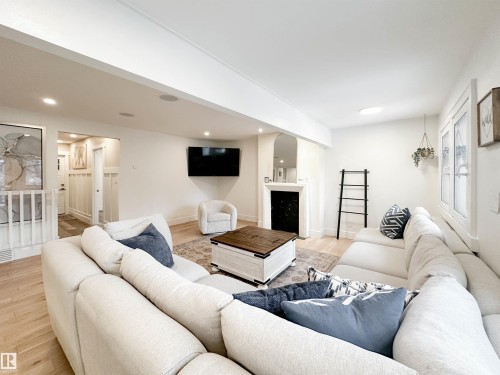 23 Flagstone Crescent, St. Albert, AB - Indoor Photo Showing Living Room