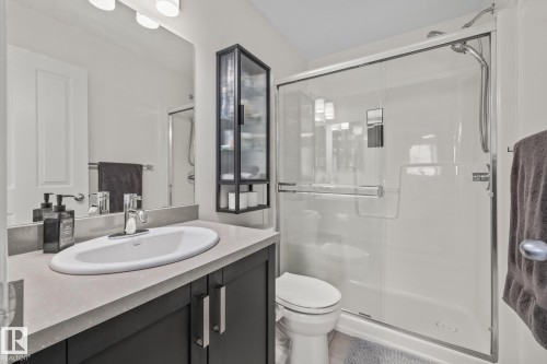 18 1140 Chappelle Boulevard, Edmonton, AB - Indoor Photo Showing Bathroom