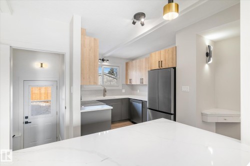 5504 94A Avenue, Edmonton, AB - Indoor Photo Showing Kitchen