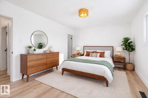 5504 94A Avenue, Edmonton, AB - Indoor Photo Showing Bedroom