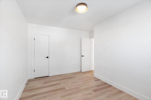 5504 94A Avenue, Edmonton, AB - Indoor Photo Showing Other Room