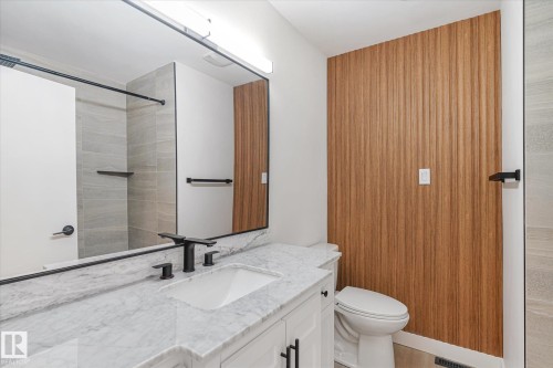 5504 94A Avenue, Edmonton, AB - Indoor Photo Showing Bathroom