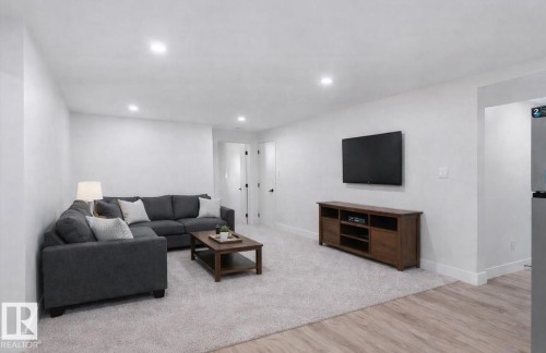 5504 94A Avenue, Edmonton, AB - Indoor