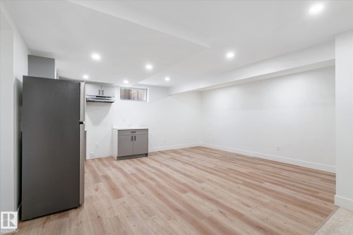 5504 94A Avenue, Edmonton, AB - Indoor