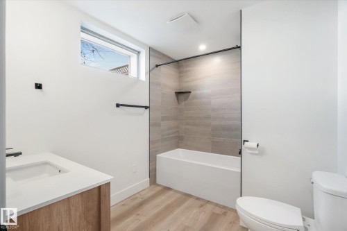 5504 94A Avenue, Edmonton, AB - Indoor Photo Showing Bathroom
