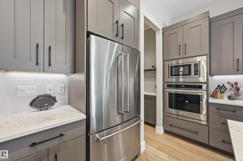 4605 Knight Point(E), Edmonton, AB - Indoor Photo Showing Kitchen