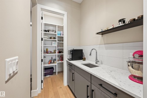 4605 Knight Point(E), Edmonton, AB - Indoor Photo Showing Kitchen