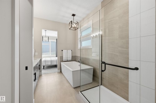 4605 Knight Point(E), Edmonton, AB - Indoor Photo Showing Bathroom