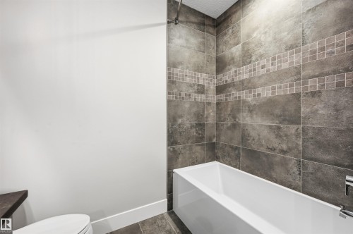 4605 Knight Point(E), Edmonton, AB - Indoor Photo Showing Bathroom