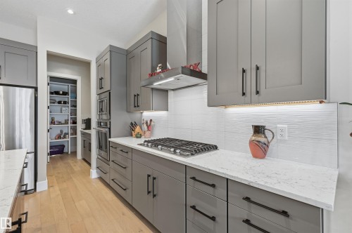 4605 Knight Point(E), Edmonton, AB - Indoor Photo Showing Kitchen With Upgraded Kitchen
